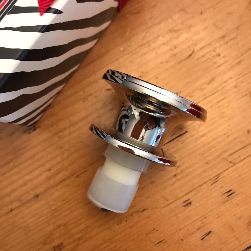 🍷”Queen of Merlot” Wine Stopper - Picture 3 of 7